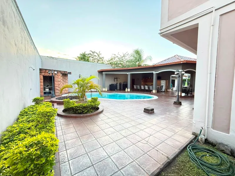 Foto 1 de Se Vende Casa Con Piscina, San Pedro Sula
