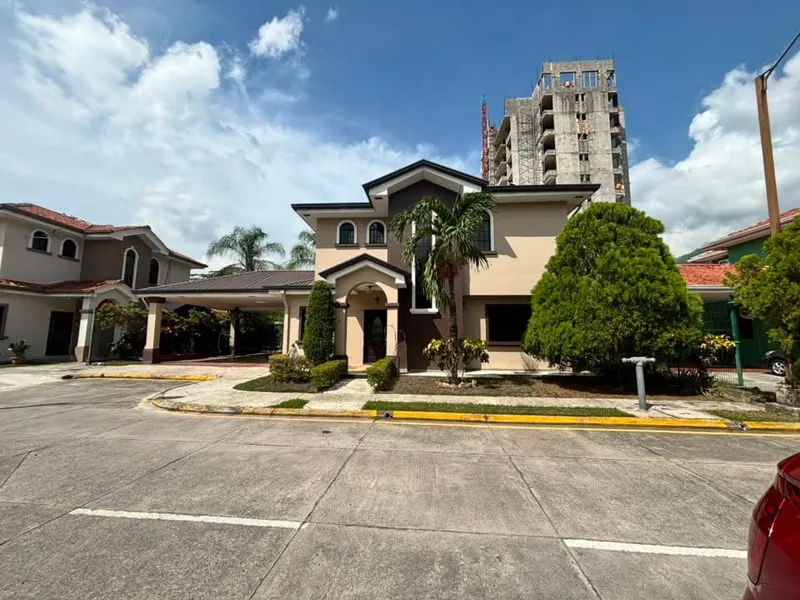 Foto 1 de Residencia En Alquiler en Valle Encantado, San Pedro Sula