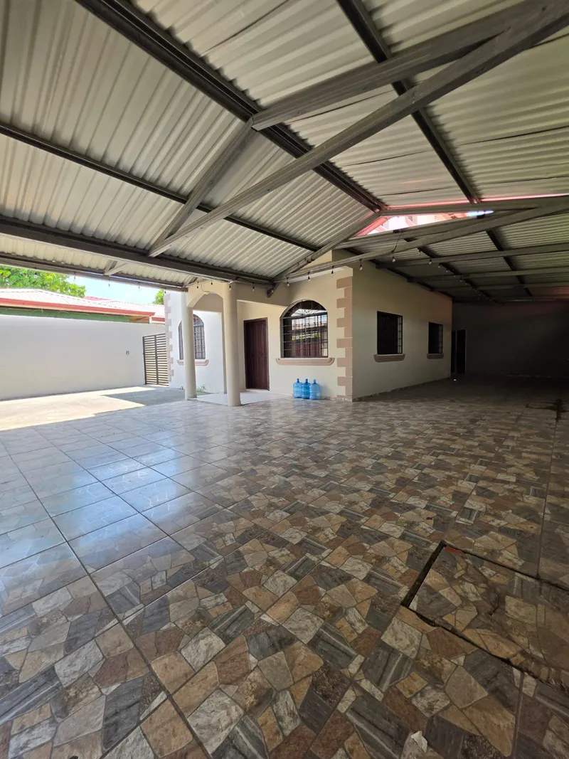 Foto 10 de SE VENDE CASA DE 2 NIVELES EN RES. SAN ROBERTO DE SULA, San Pedro Sula