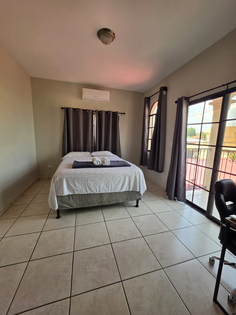 Foto 3 de SE VENDE CASA DE 2 NIVELES EN RES. SAN ROBERTO DE SULA, San Pedro Sula
