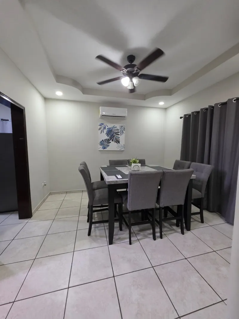 Foto 4 de SE VENDE CASA DE 2 NIVELES EN RES. SAN ROBERTO DE SULA, San Pedro Sula