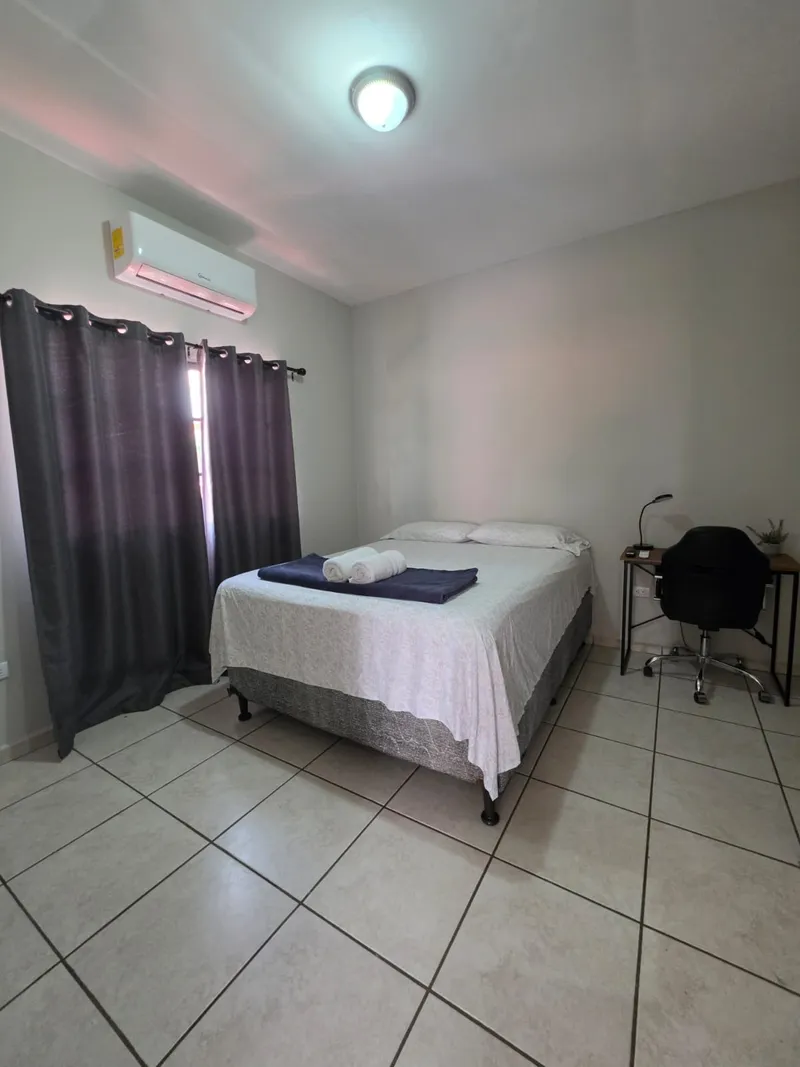 Foto 2 de SE VENDE CASA DE 2 NIVELES EN RES. SAN ROBERTO DE SULA, San Pedro Sula