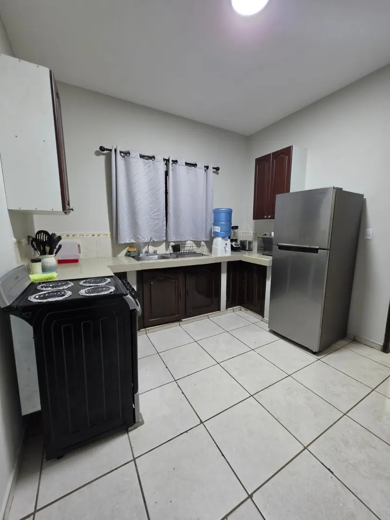 Foto 5 de SE VENDE CASA DE 2 NIVELES EN RES. SAN ROBERTO DE SULA, San Pedro Sula