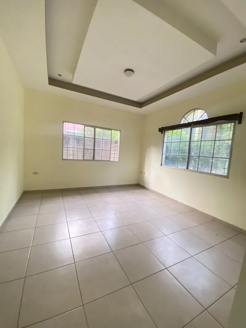 Foto 5 de SE VENDE CASA EN RESIDENCIAL VILLAS PARAISO, San Pedro Sula