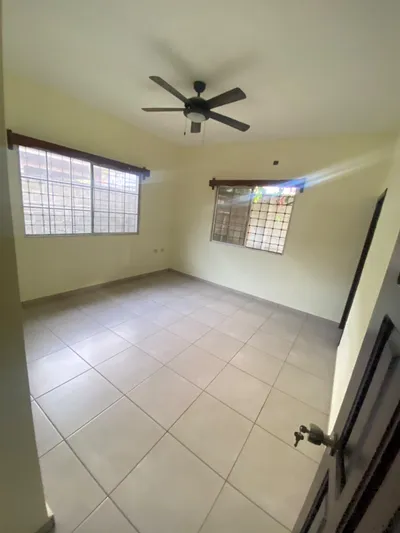 Foto de SE VENDE CASA EN RESIDENCIAL VILLAS PARAISO, San Pedro Sula