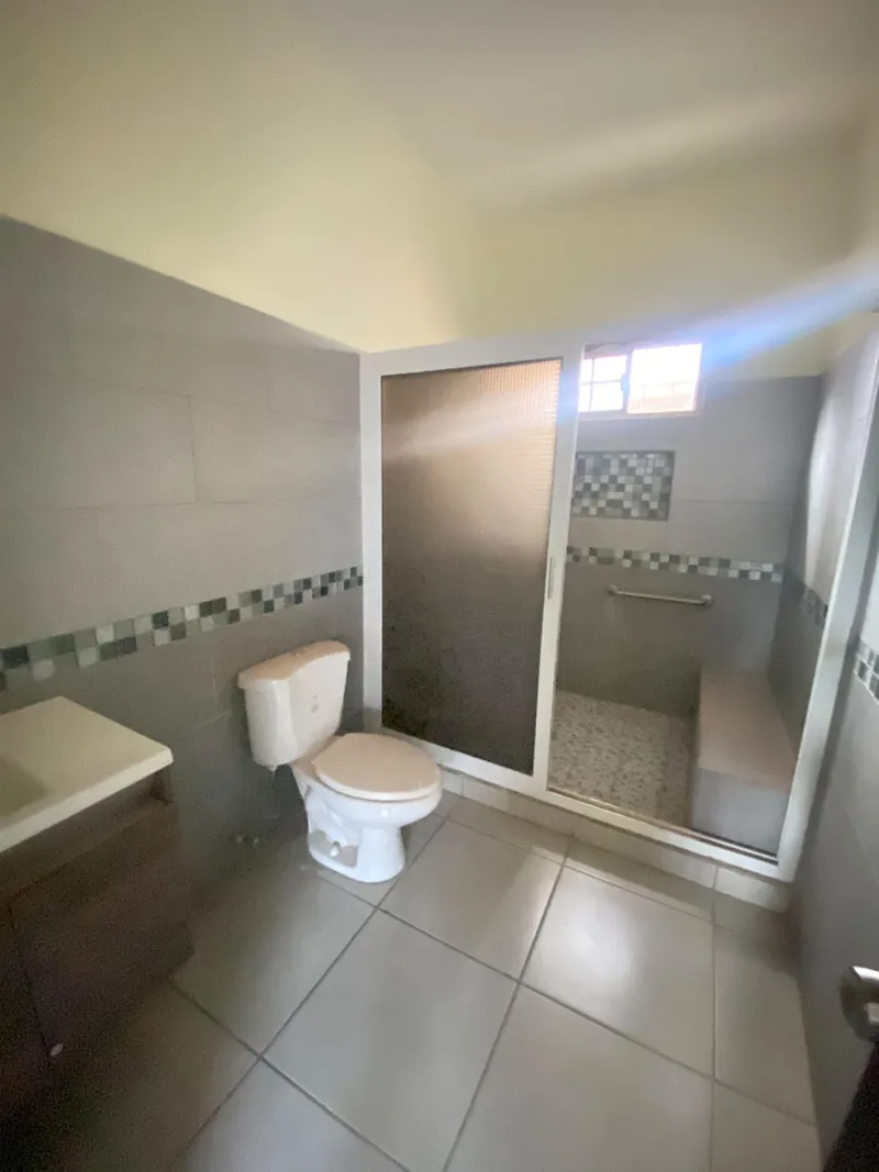 Foto 6 de SE VENDE CASA EN RESIDENCIAL VILLAS PARAISO, San Pedro Sula