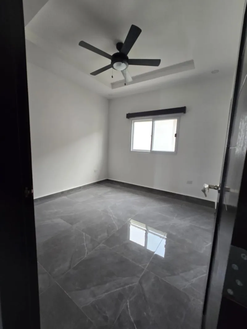 Foto 2 de SE VENDE CASA EN RESIDENCIAL GIRONA, San Pedro Sula