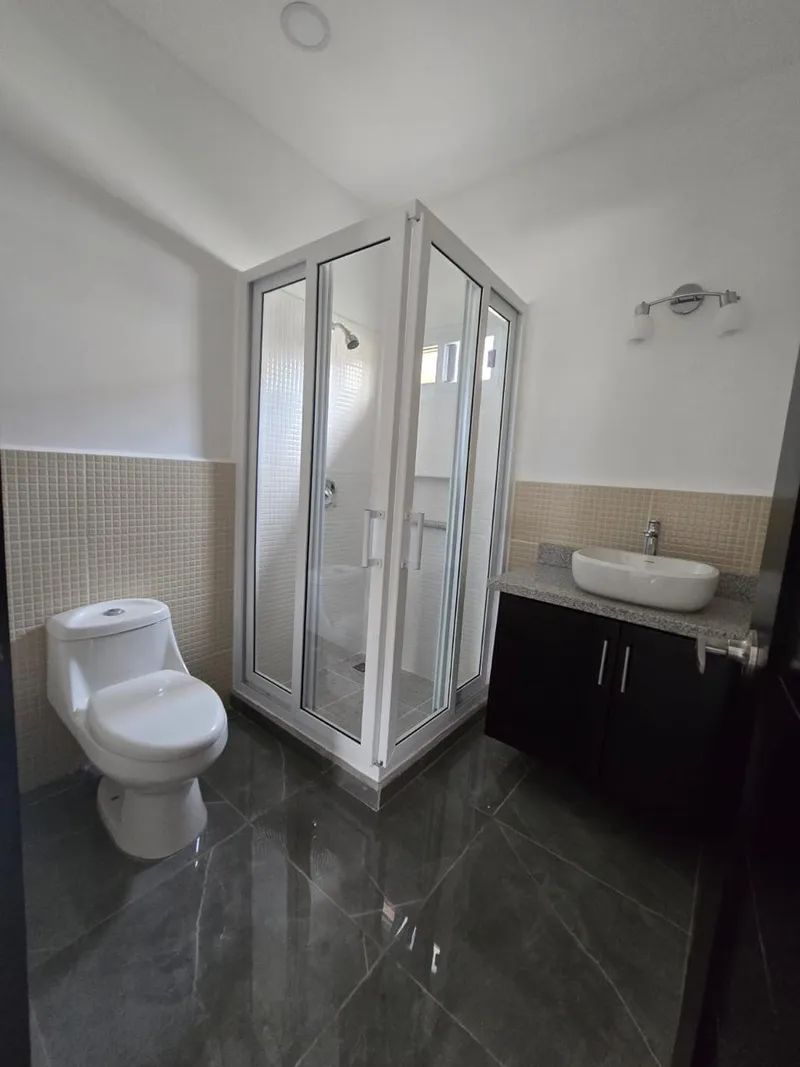 Foto 6 de SE VENDE CASA EN RESIDENCIAL GIRONA, San Pedro Sula