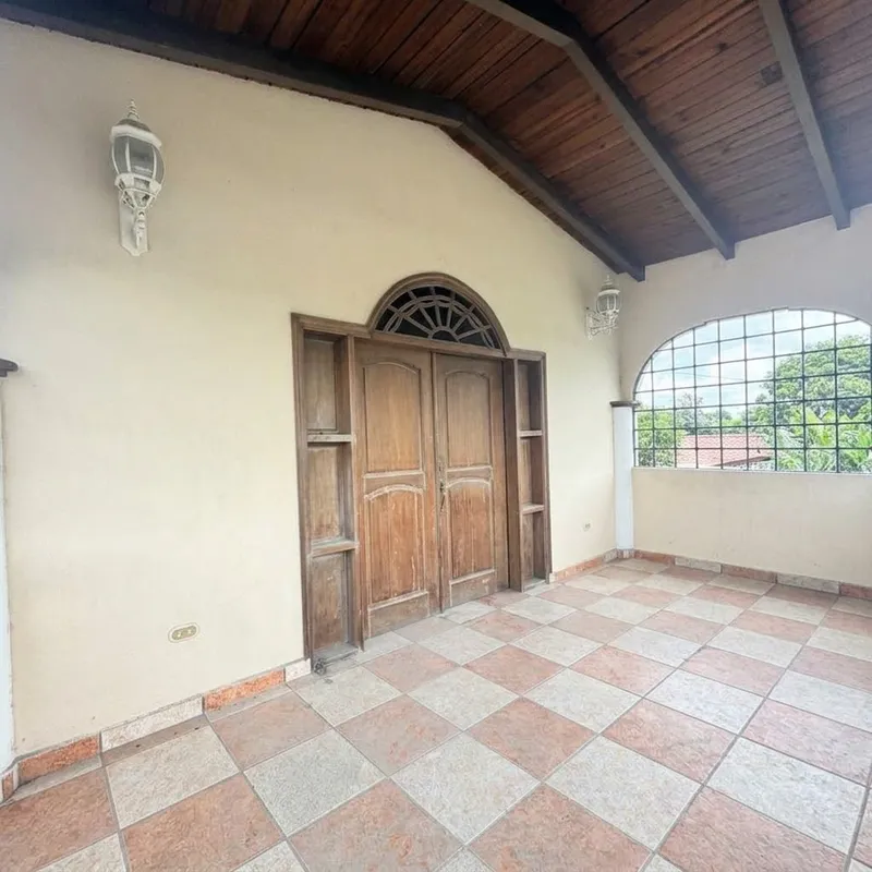 Foto 3 de SE VENDE CASA EN COL. SAN CARLOS DE SULA, San Pedro Sula