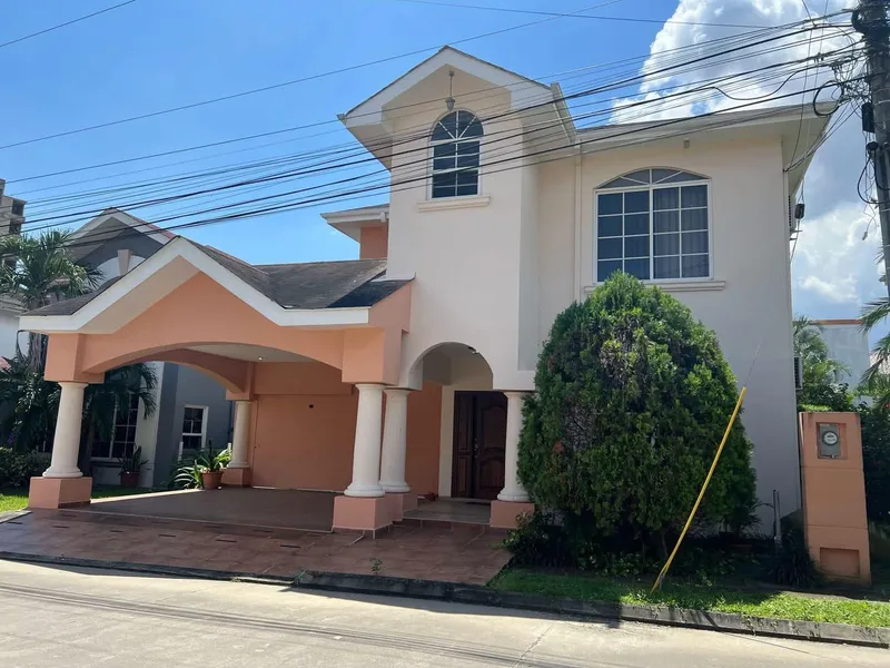 Foto 1 de RENTA DE CASA AMPLIA EN LOS CEDRITOS, San Pedro Sula