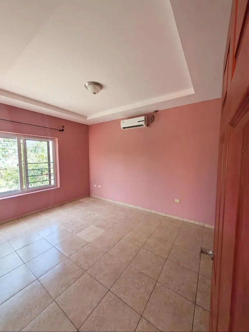 Foto 6 de EN VENTA CASA EN RESIDENCIAL LAS MERCEDES, San Pedro Sula